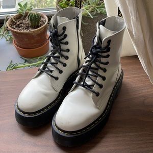 Dr. Martens JADON SMOOTH LEATHER PLATFORM BOOTS